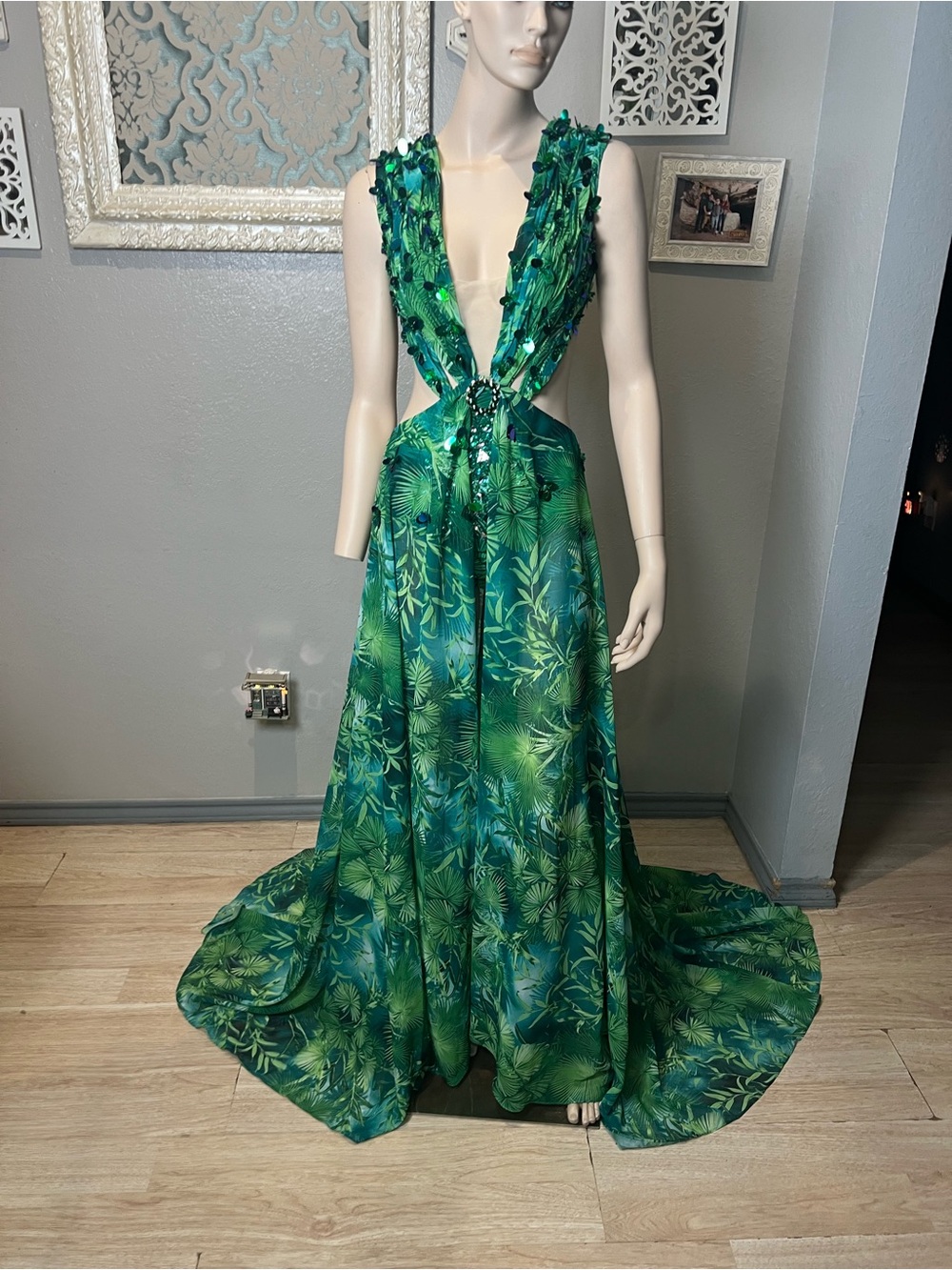 The JLO DRESS!!! Tropical Green Plunging Cutout Gown - Picture 10 of 15